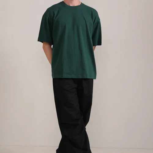 2_b00688d9-9eda-4490-8729-213a98996544 CLUSTR Bottle Green Boxy T- Shirt